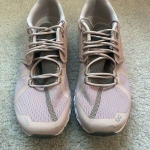 Women's Pink Athletic Running Shoes. On Cloud Rosebrown Camo Size 8.5